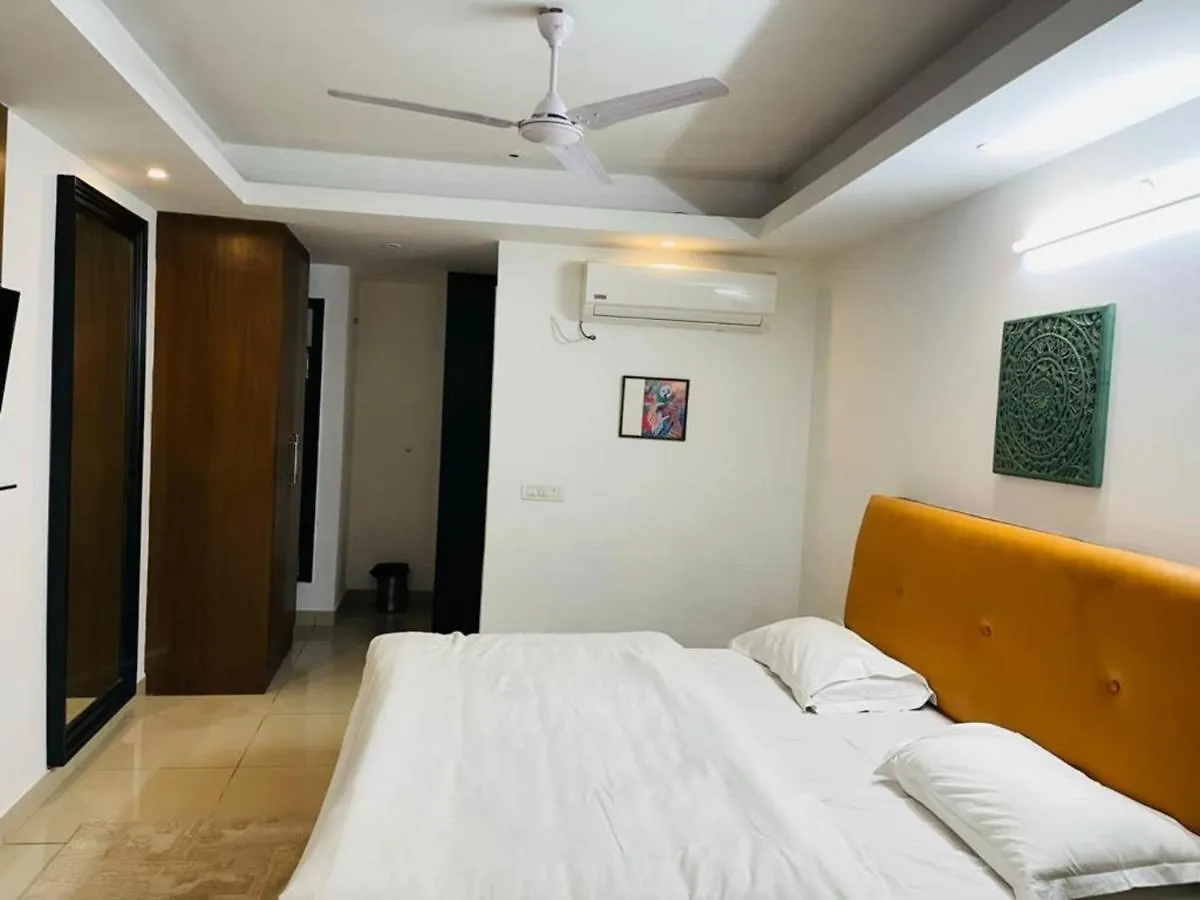 Hotel The Locals - Near Hauz Khas Fort New Delhi
